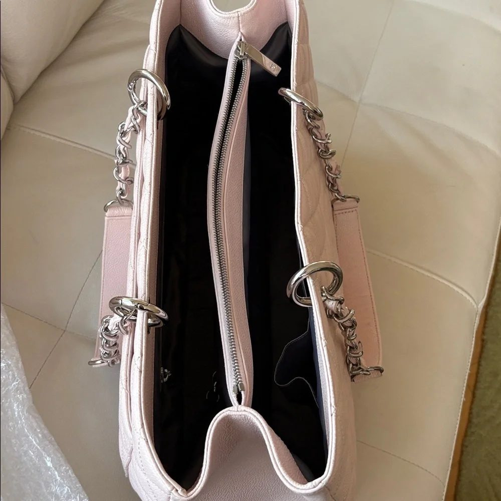Chanel GST in light pink Caviar